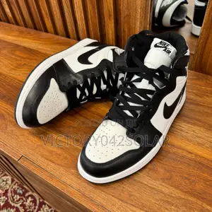 *Nike Air Jordan 1 High*