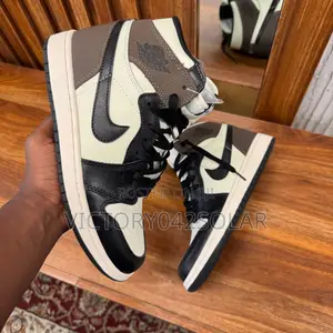 *Nike Air Jordan 1 High*