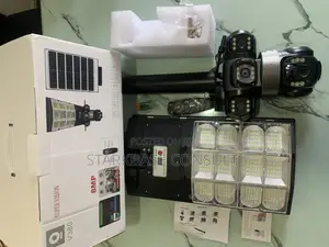 Solar Light With 3lens Solar PTZ Camera