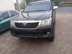 Toyota Hilux SR 2014 Black