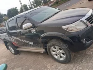 Toyota Hilux SR 2014 Black