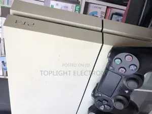 Ps4 Fat With 10 Games and 2 Pads