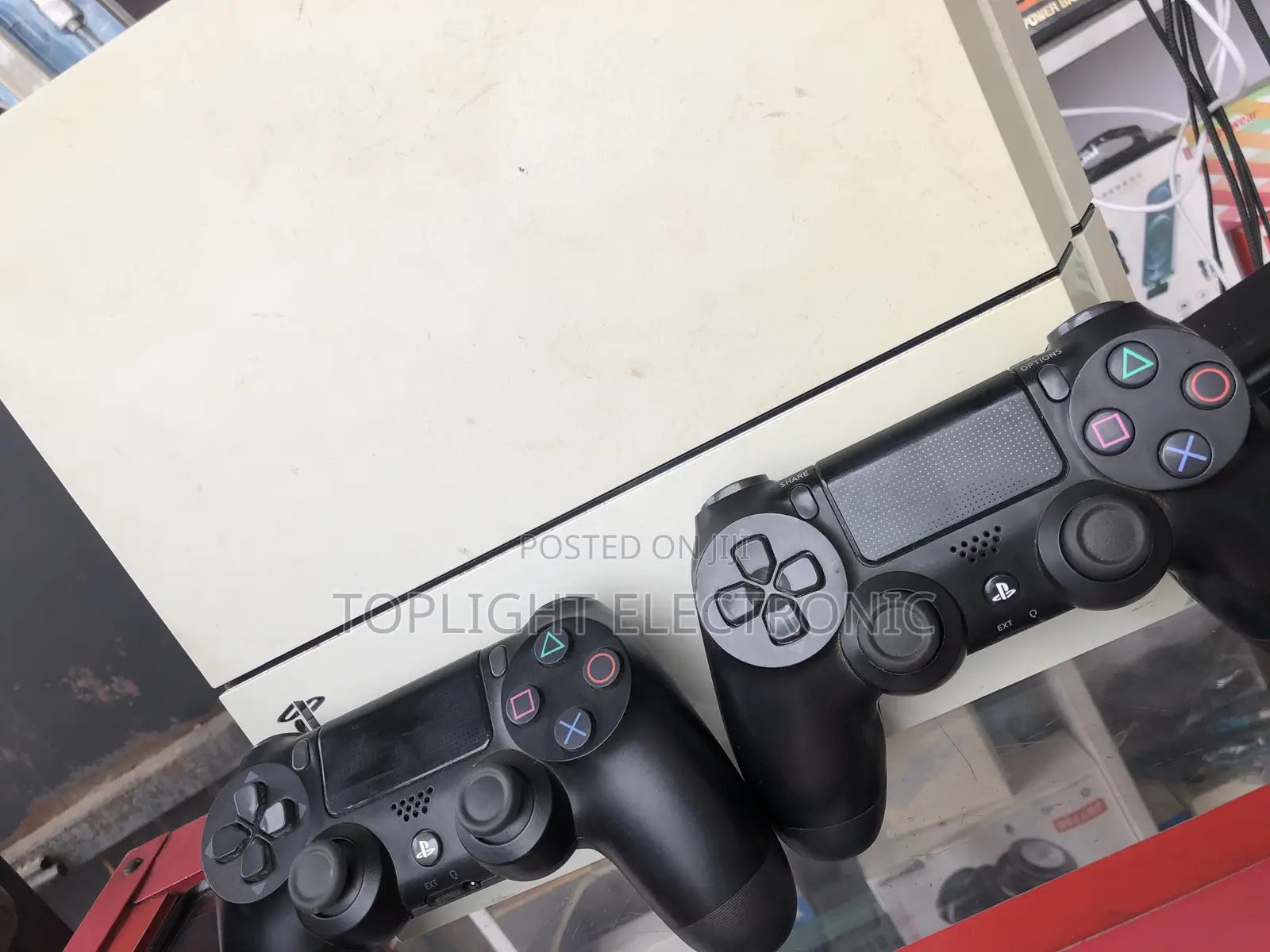Ps4 Fat With 10 Games and 2 Pads