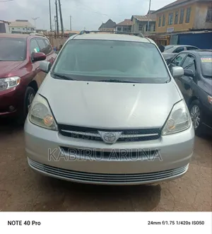Toyota Sienna 2003 Silver