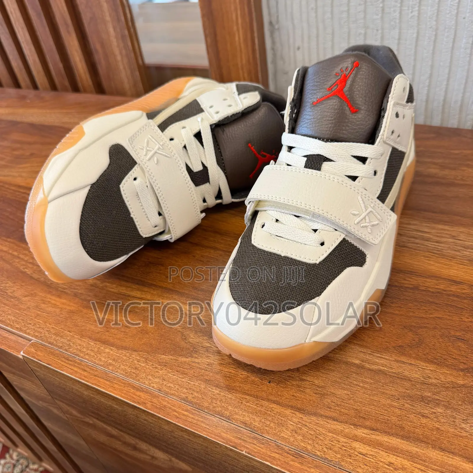 *Travis Scott X Jordan Jumpman*
