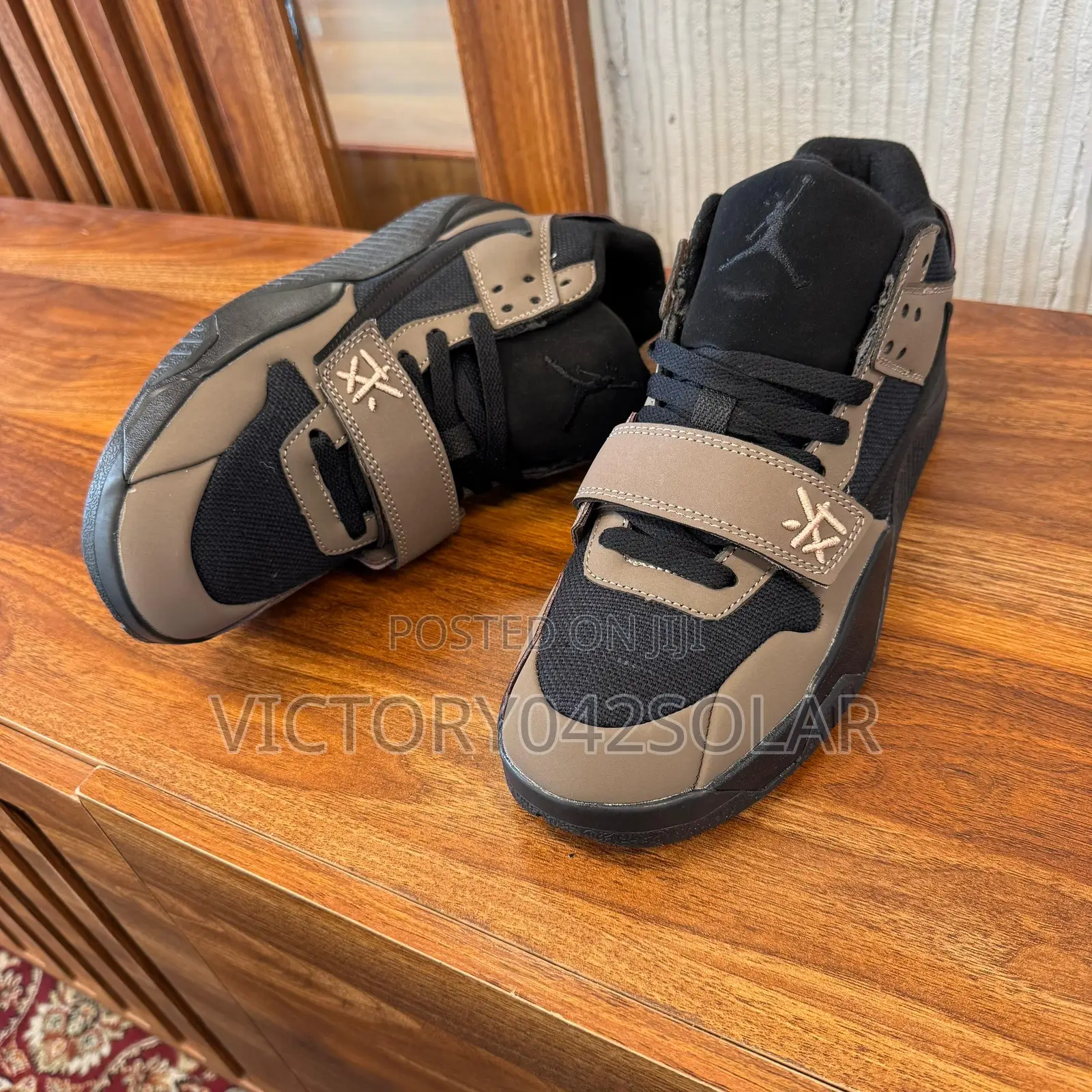 *Travis Scott X Jordan Jumpman*