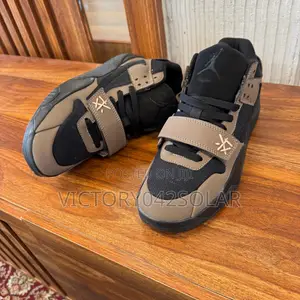 *Travis Scott X Jordan Jumpman*