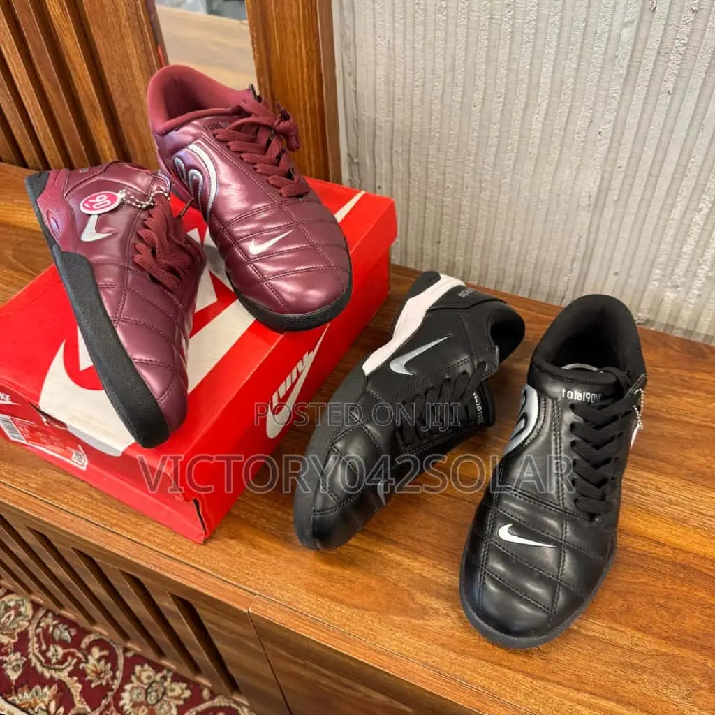 *Nike Total 90* *40-45*
