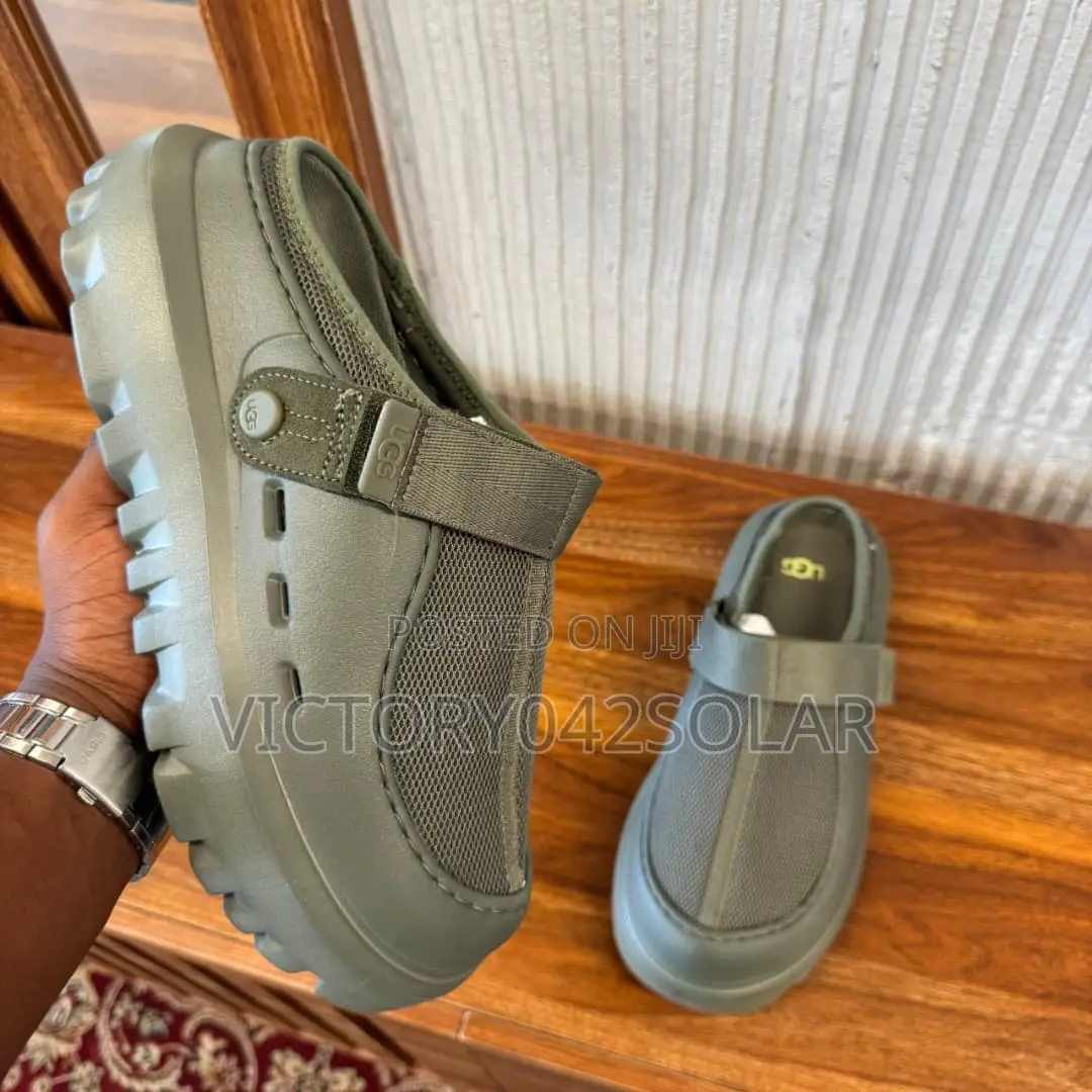 *5 Colors of Ugg Peakmod Clogs*