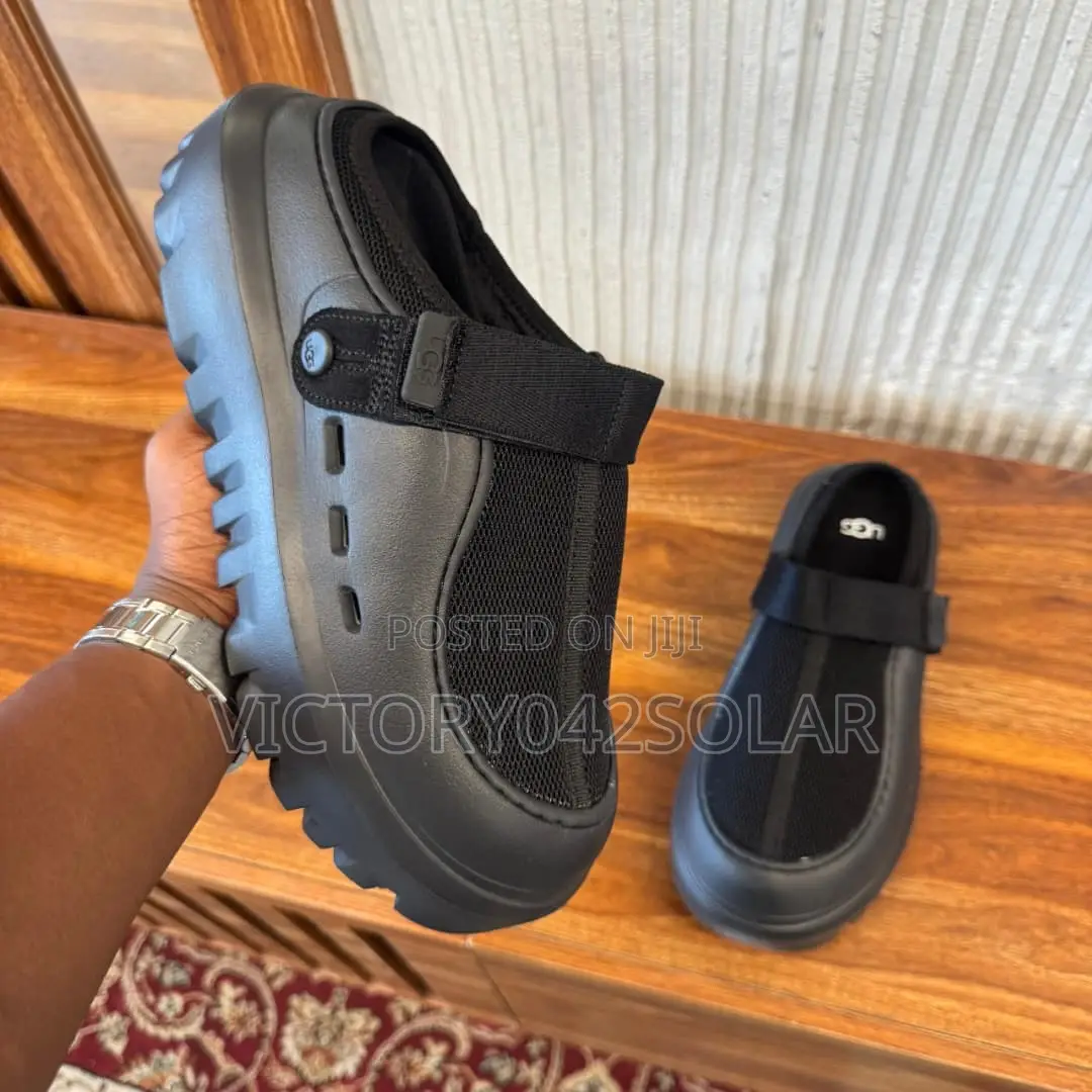*5 Colors of Ugg Peakmod Clogs*