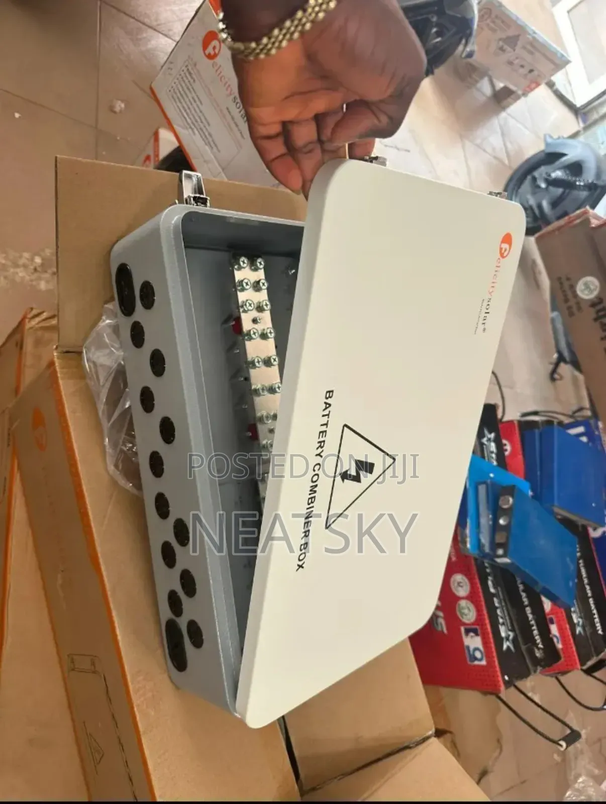 BTCB 200a 3 Paths Battery Combiner Box