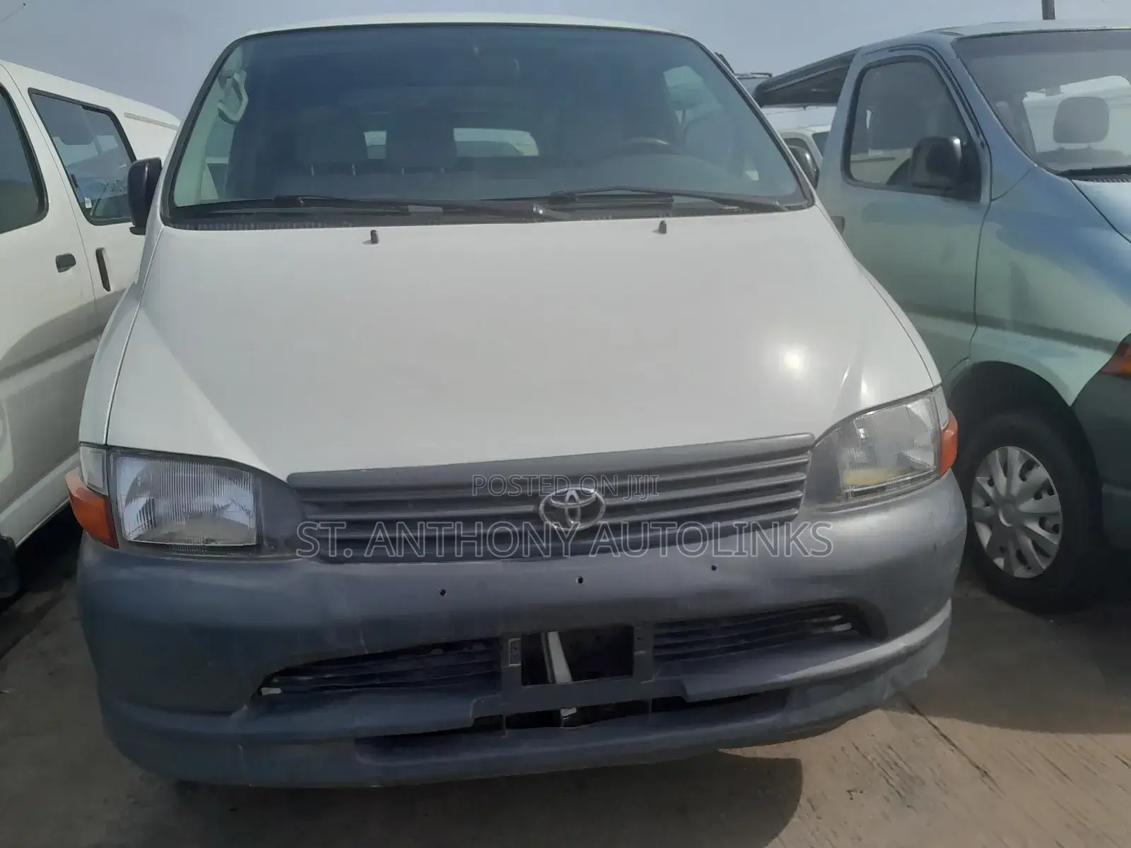 Toyota HiAce 2005 White