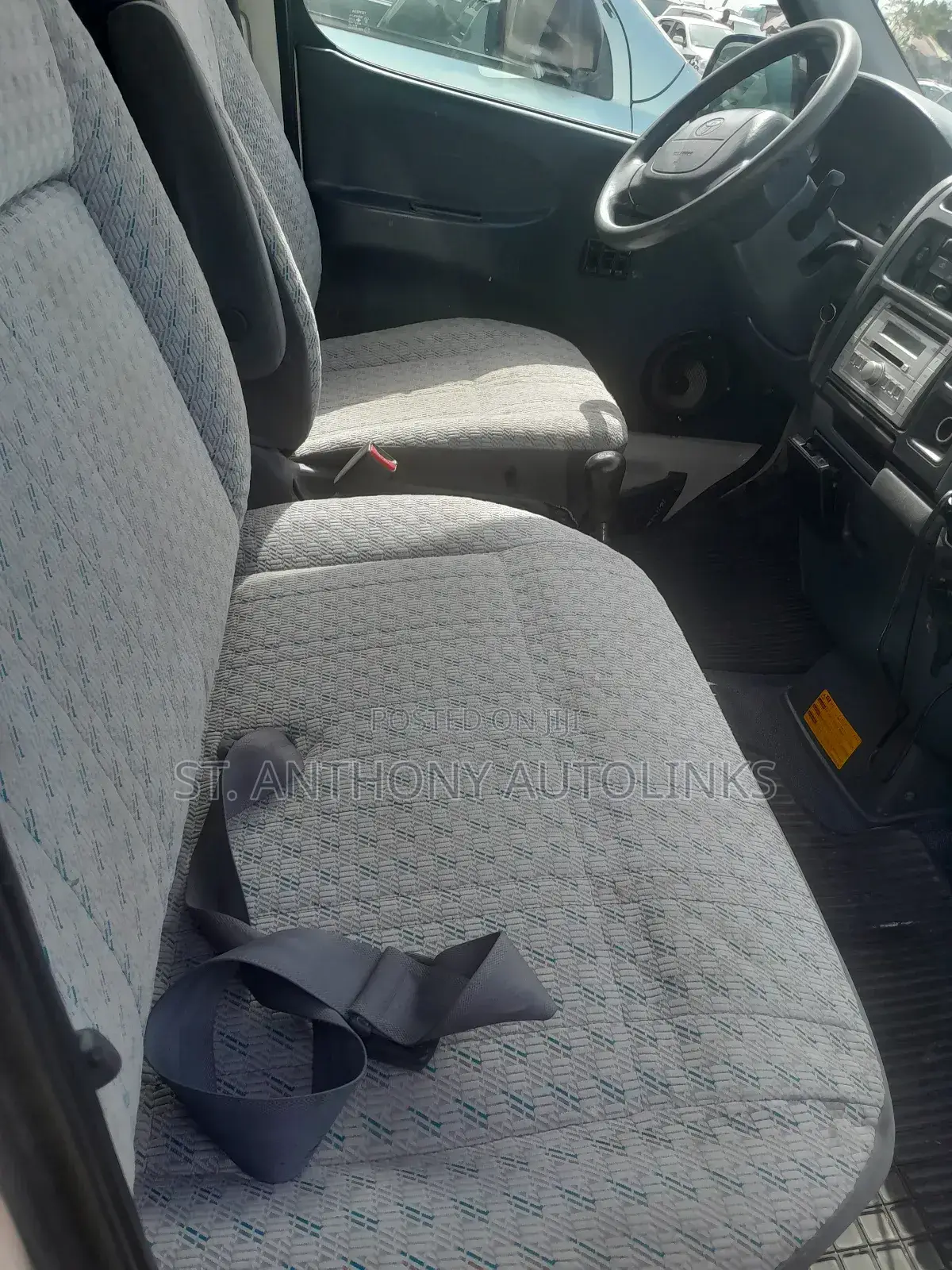 Toyota HiAce 2005 White