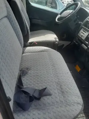 Toyota HiAce 2005 White