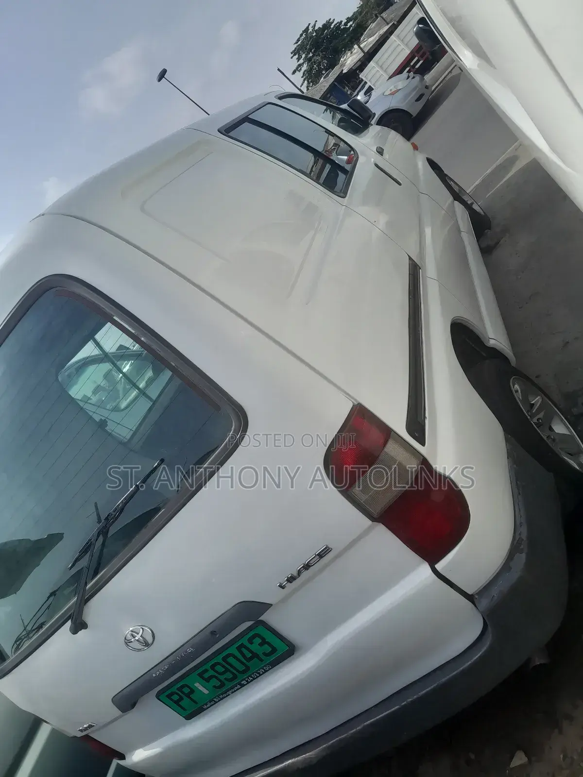 Toyota HiAce 2005 White