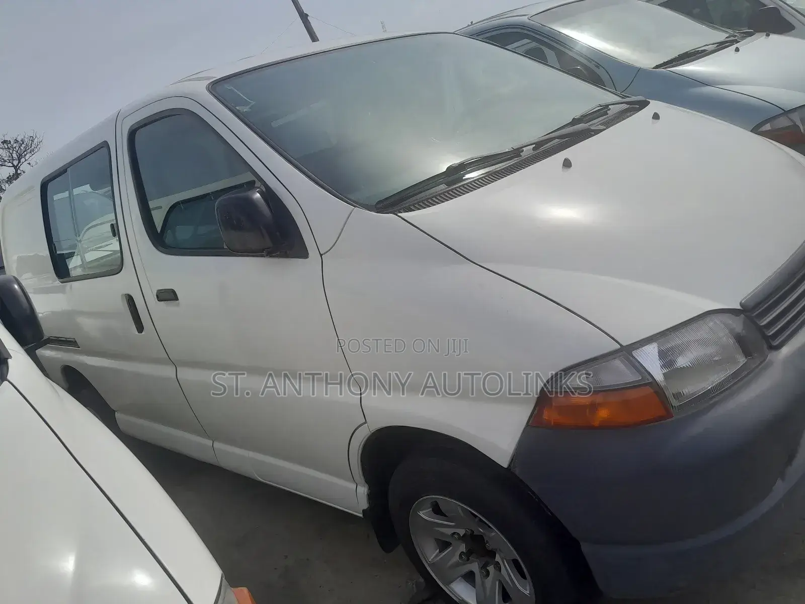 Toyota HiAce 2005 White