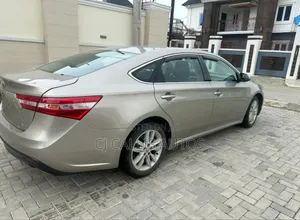 Toyota Avalon XLE Sedar FWD (3.5L 6cyl 6A) 2013 Gold