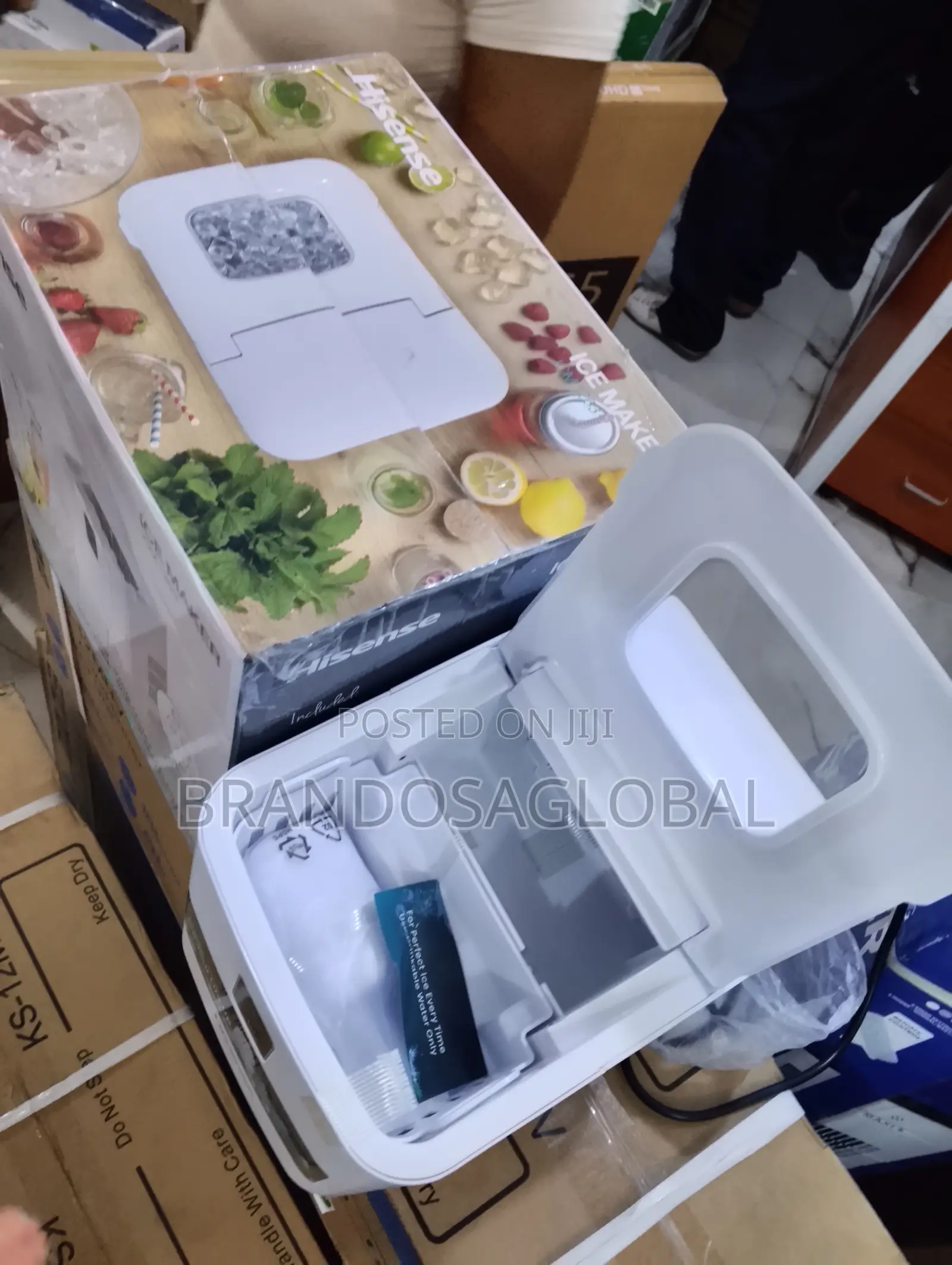 Hisense Compact 12kg Ice Machine Icm1263