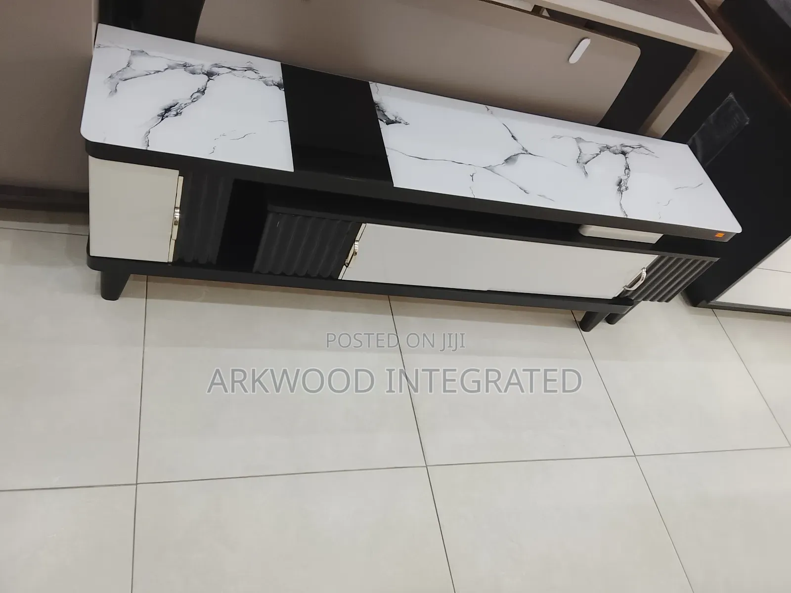 Foreign Made Extendable Tv Stand /Console
