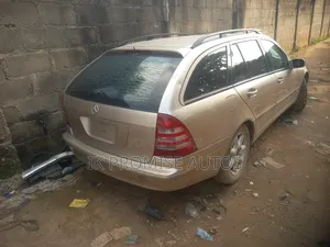 Mercedes-Benz C320 2002 Gold