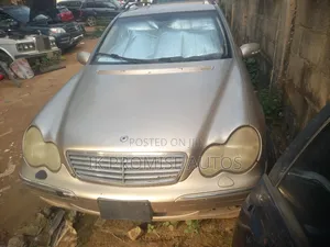 Mercedes-Benz C320 2002 Gold