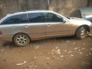 Mercedes-Benz C320 2002 Gold