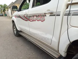Pick Up Hilux Truck Haulage for Load