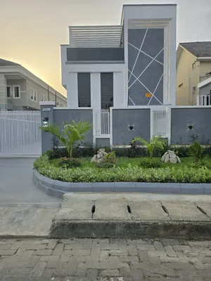 5bdrm Duplex in Admiralty Road, Lekki Phase 1 for sale
