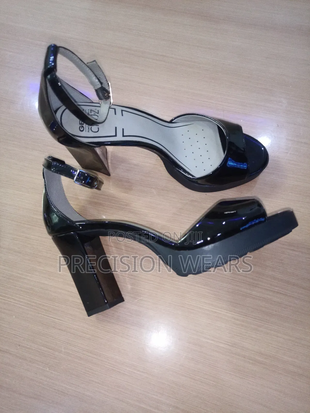 Ladies Shoe