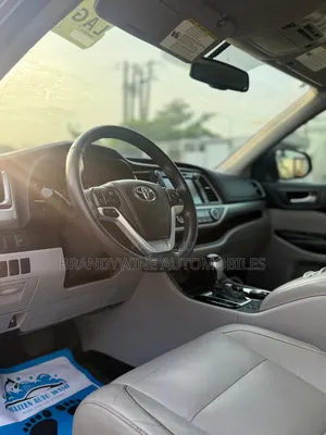 Toyota Highlander XLE 4dr SUV (3.5L 6cyl 6A) 2015 Brown