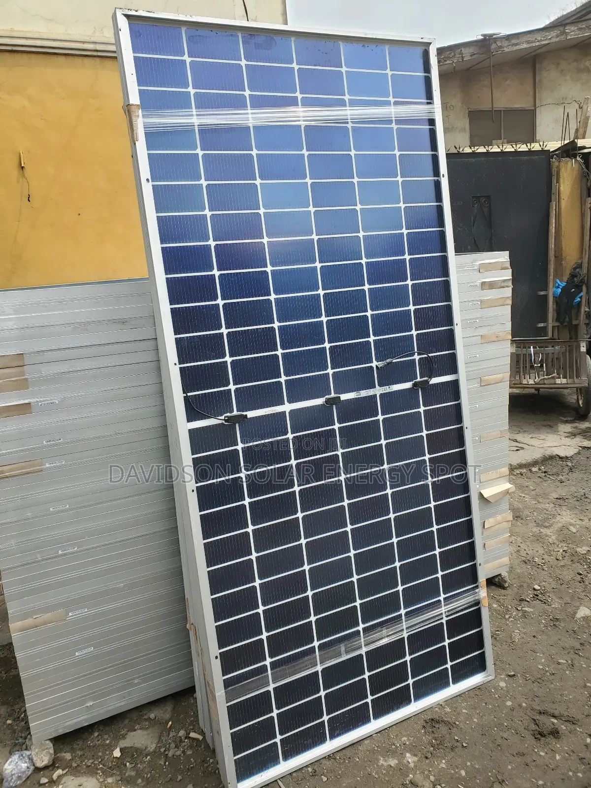 700watt Jinko Solar Panel Halfcut