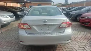 Toyota Corolla LE 4dr Sedan (1.8L 4cyl 4A) 2012 Silver