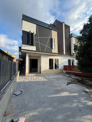 4bdrm Duplex in In A Secure Estate, Gbagada for sale