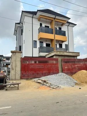 4bdrm Duplex in In An Estate, Surulere for sale