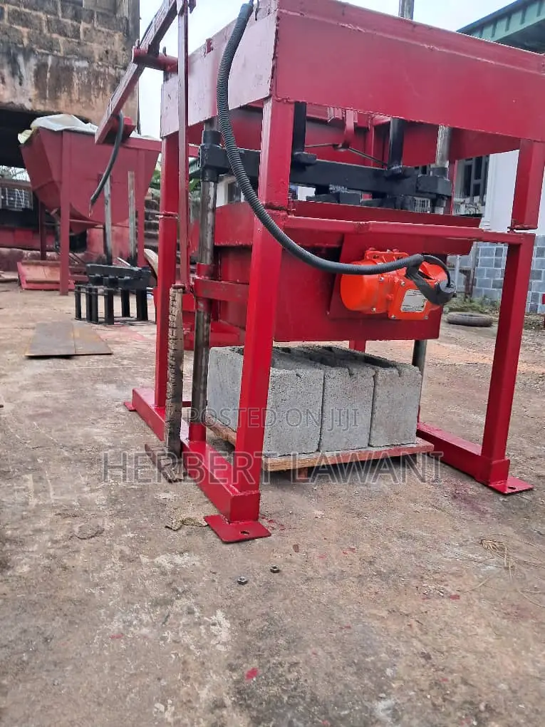 Concrete Blocks Moulding Machine