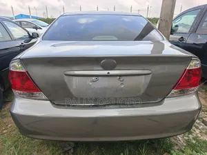 Toyota Camry 2.4 XLE 2005 Gray