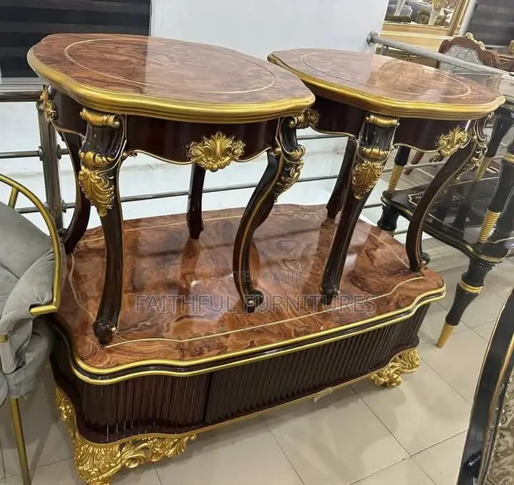 Royal Center Table and 2 Stool