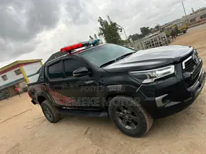 Toyota Hilux SR 4x4 2015 Black