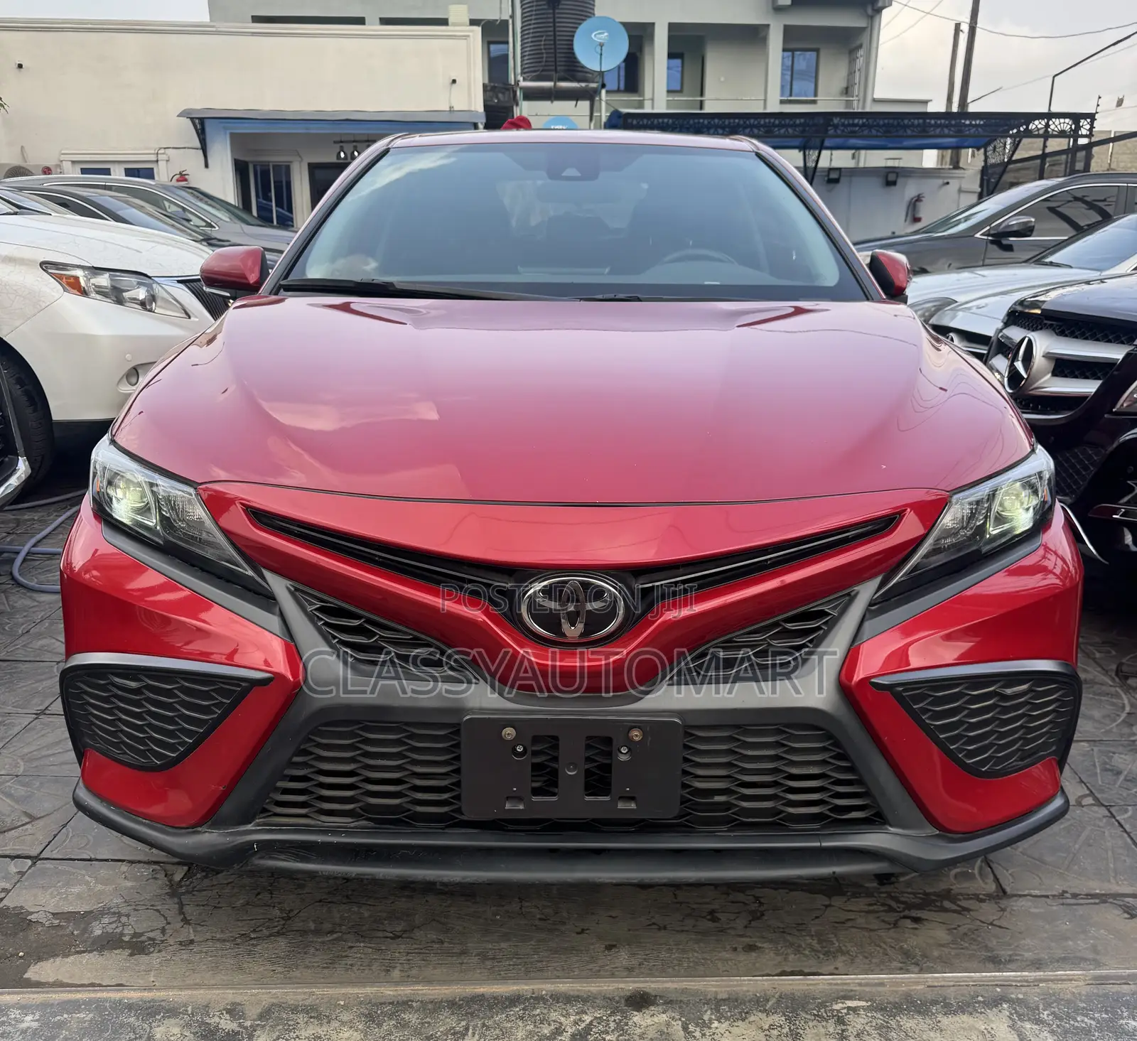 Toyota Camry SE 2022 Red