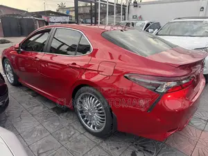 Toyota Camry SE 2022 Red