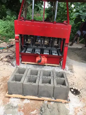 Concrete Block Moulding Machine