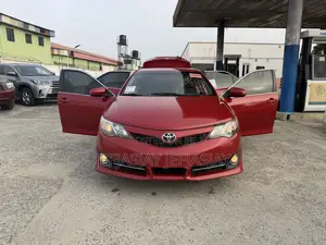 Toyota Camry SE 4dr Sedan (2.5L 4cyl 6A) 2013 Red