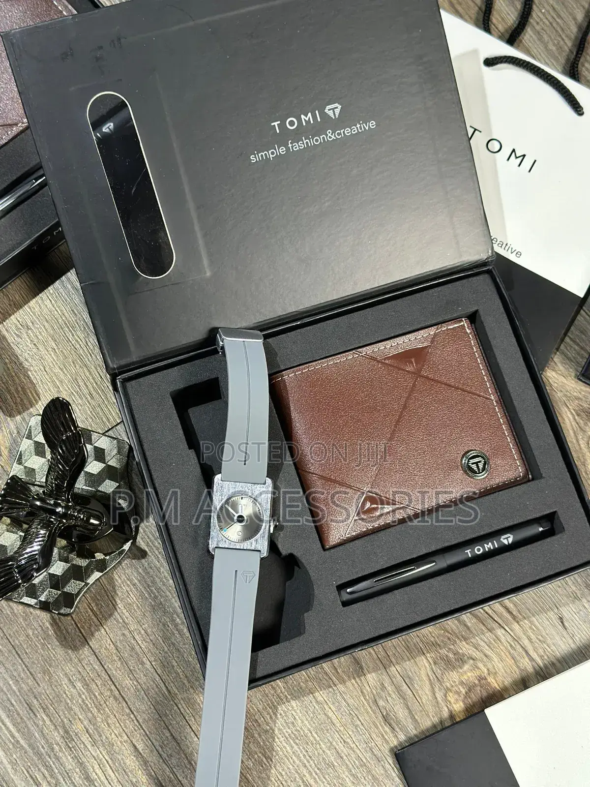 Tomi Leather Set