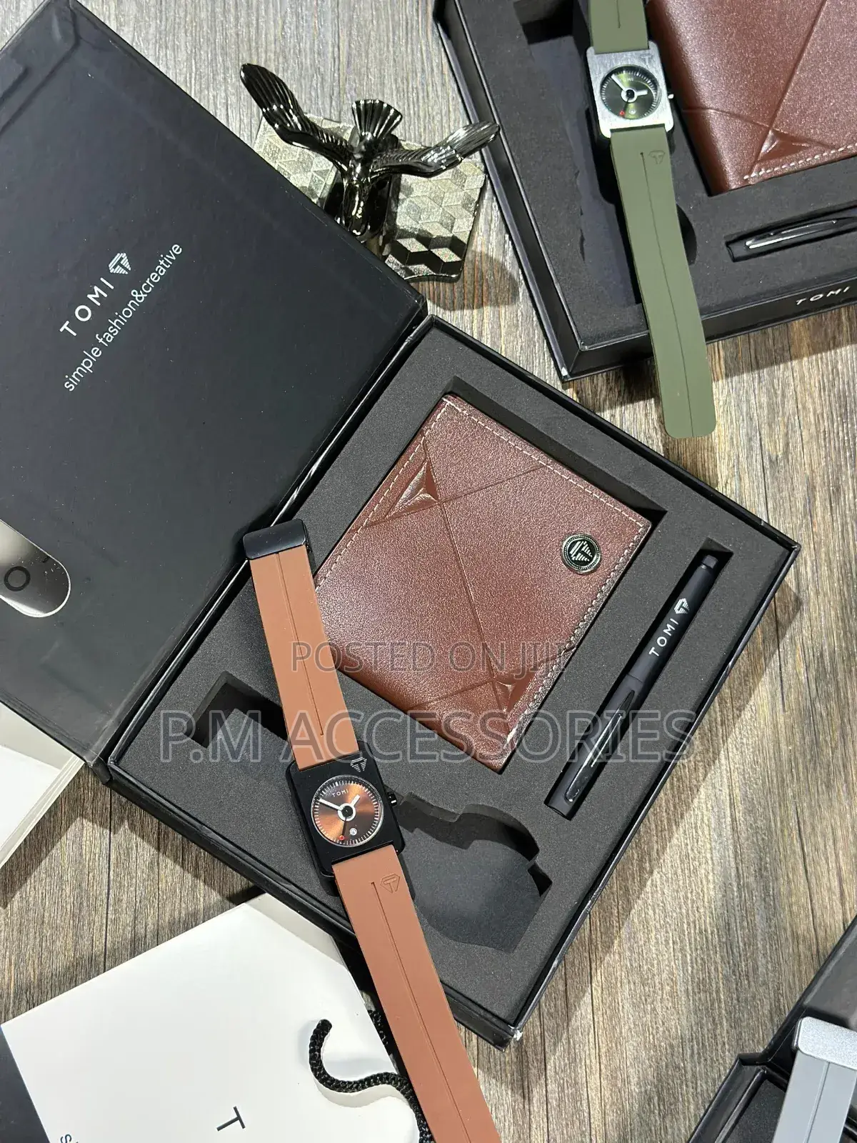 Tomi Leather Set