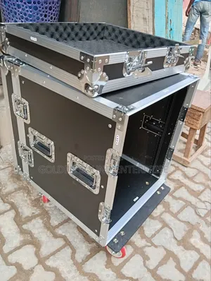 12 U Closed Amp Rack With Moveable