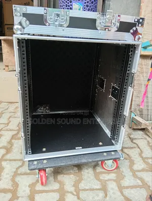 12 U Closed Amp Rack With Moveable