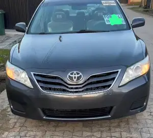 Toyota Camry LE 4dr Sedan (2.5L 4cyl 6A) 2011 Gray