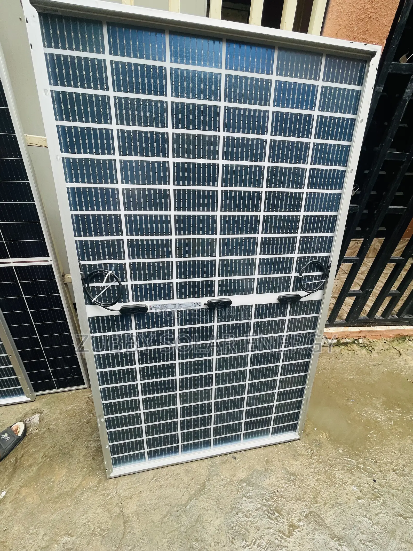 500 W Jinko Solar Panel