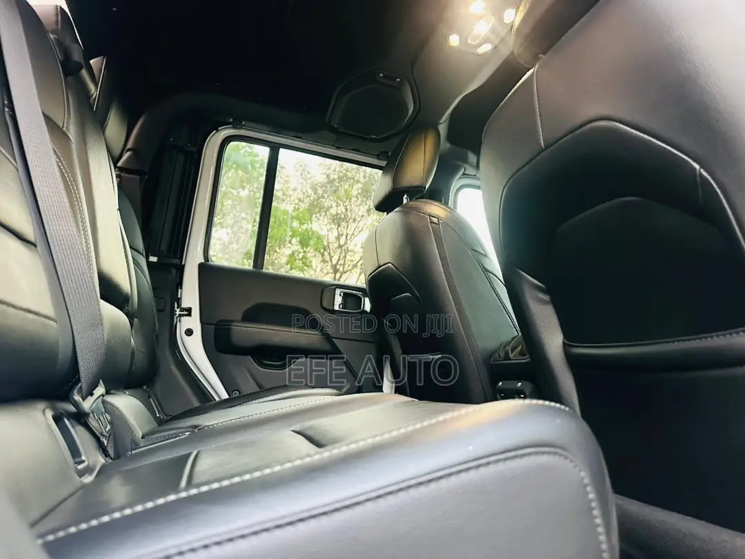 Jeep Wrangler 2022 White