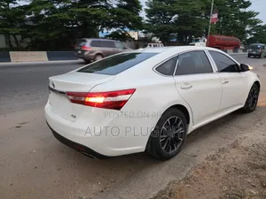 Toyota Avalon XLE Premium 4dr Sedan (3.5L 6cyl 6A) 2015 White
